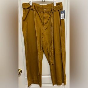 Universal Thread pants with belt. Size 18